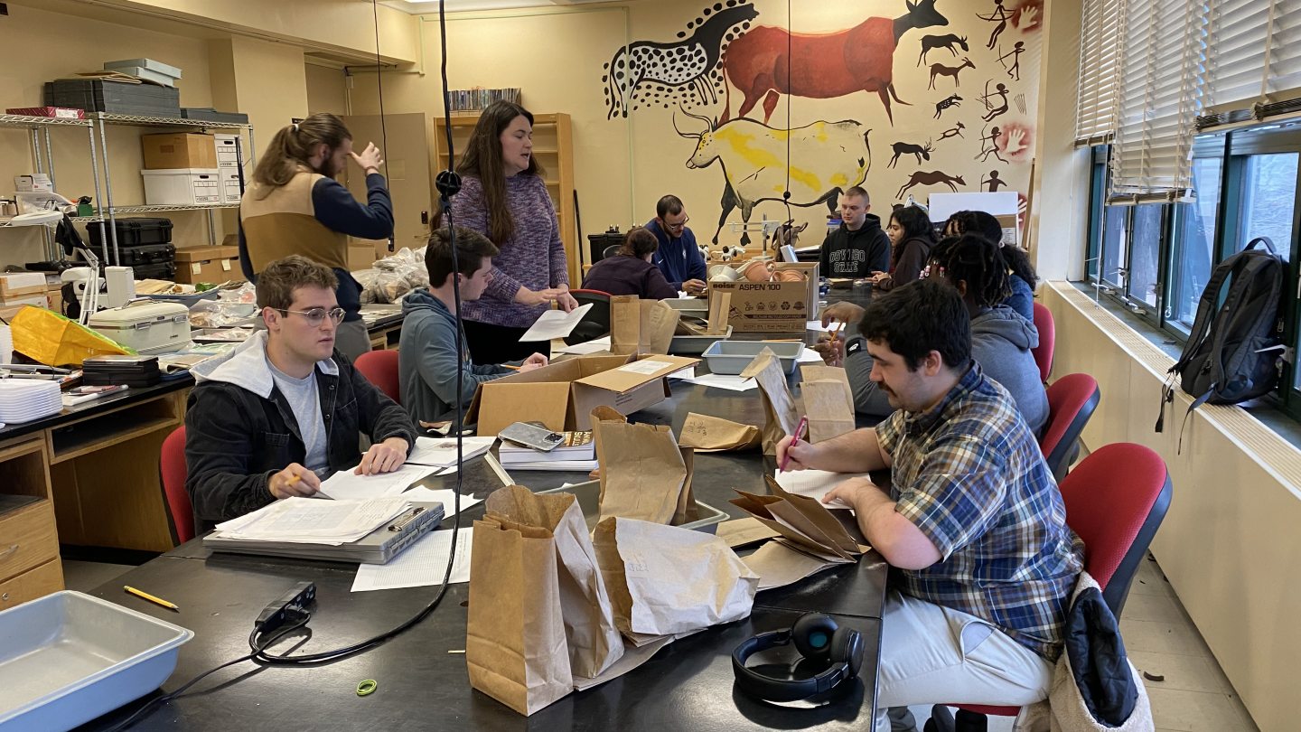 DIG Lab Artifact Analysis in Archaeology Teaching Laboratory