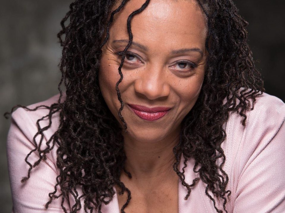 Headshot of writer and actress Leslie McCurdy.