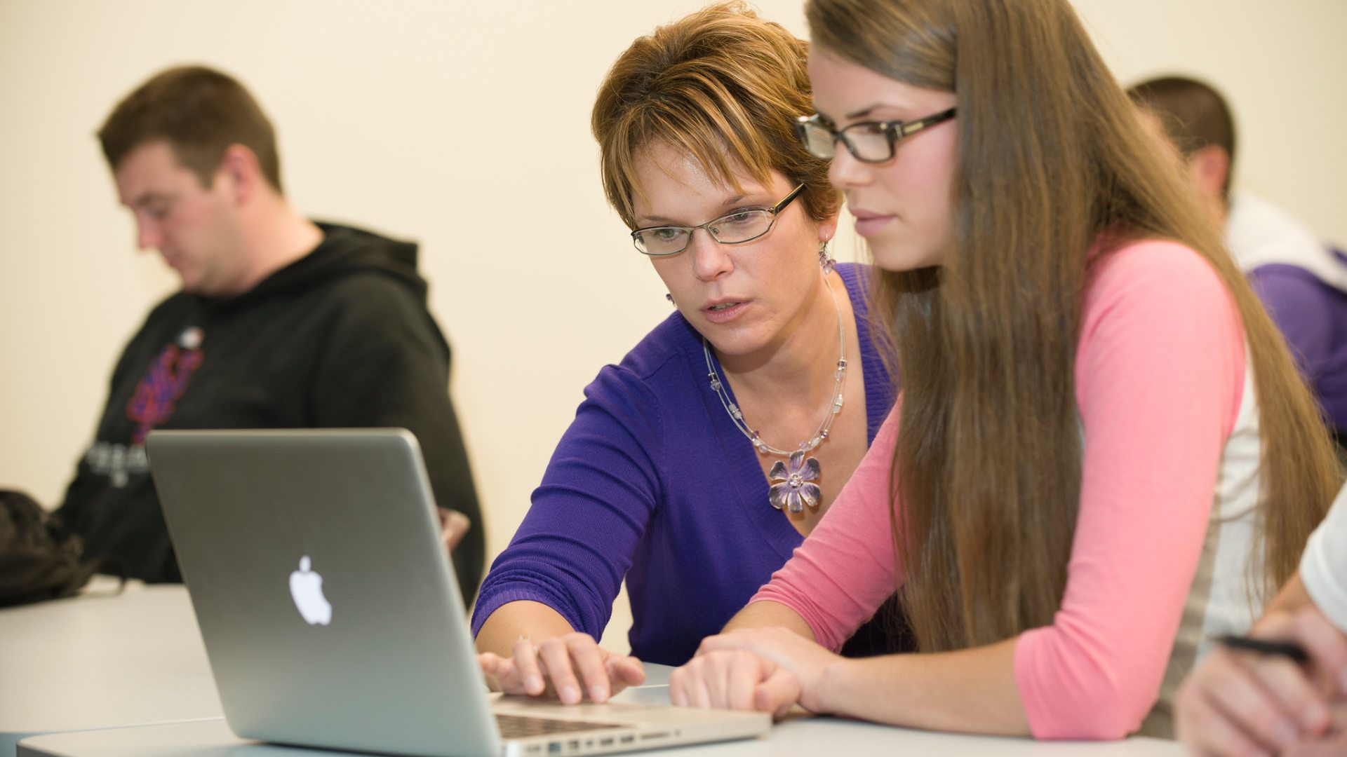Faculty working with student on laptop