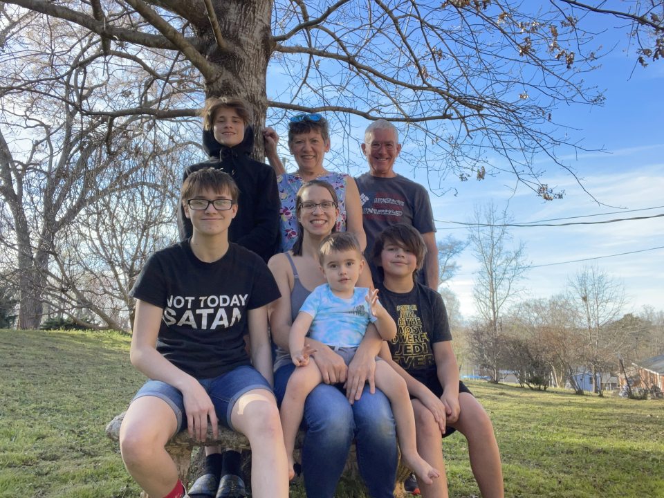 family picture with seven members