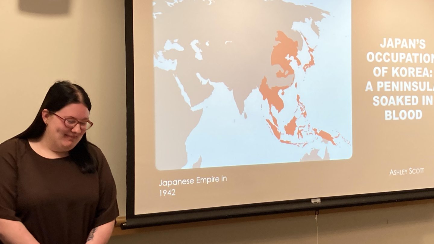 Ashley Scott giving a presentation at quest 2022