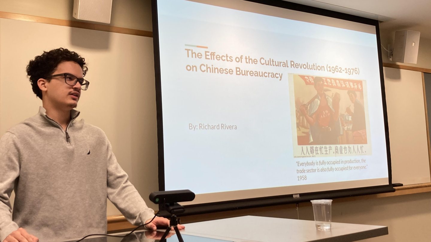Richard Rivera giving a presentation at quest 2022