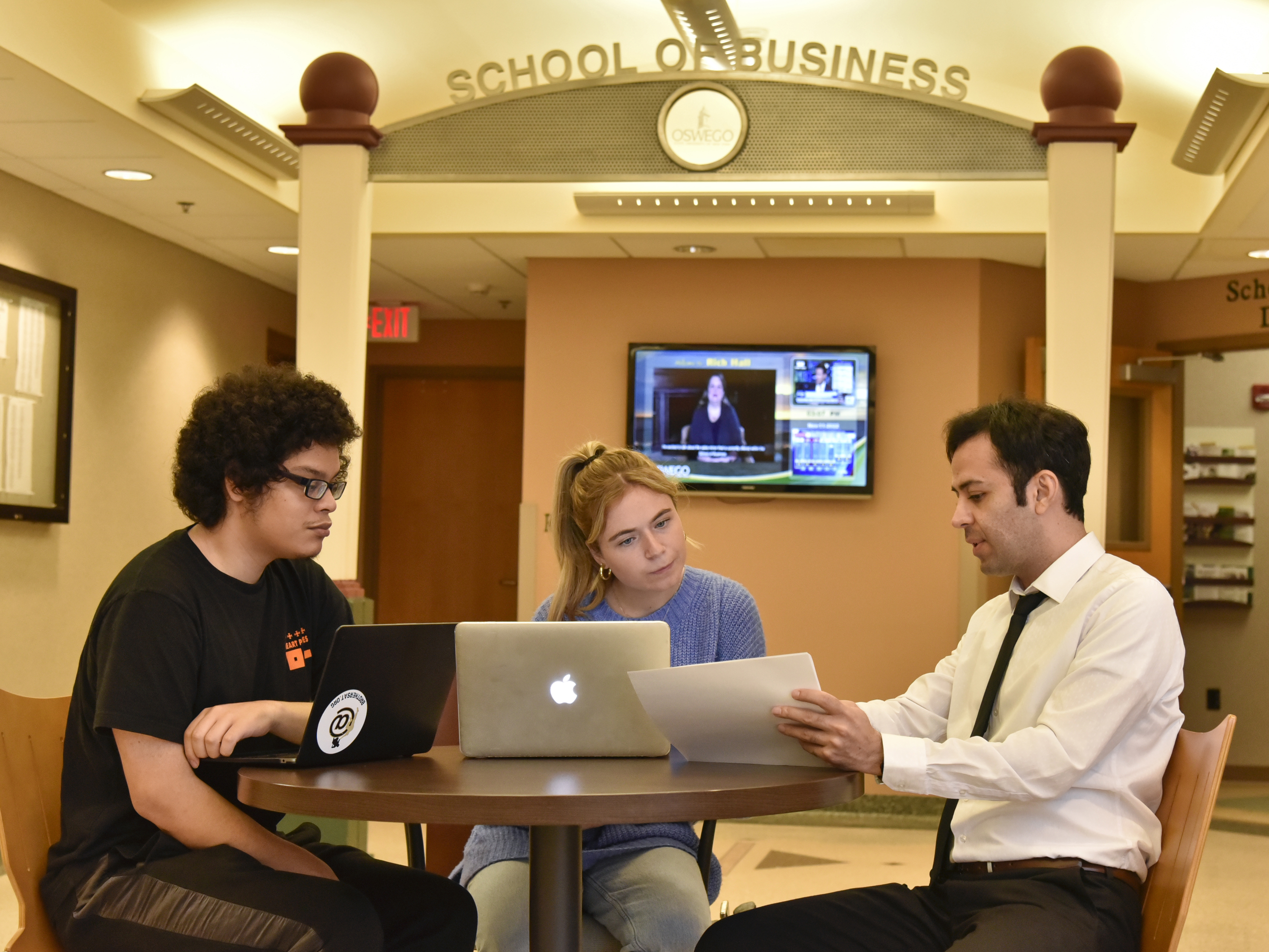 School of Business faculty member Mohammad Tajvarpour's inaugural course in ChatGPT was a success and sets a foundation for future efforts into how artificial intelligence impacts business.