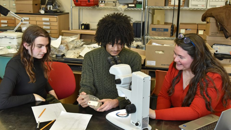 Anthropology faculty member Alanna Ossa works with students in a lab