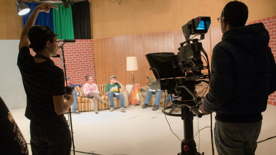 Broadcasting students in WTOP studio
