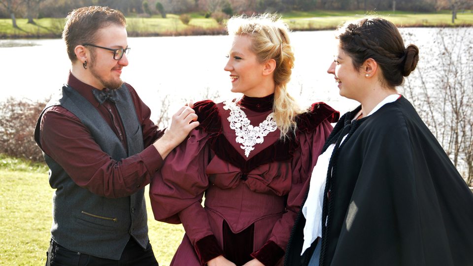 Student director of Dracula works with student actors