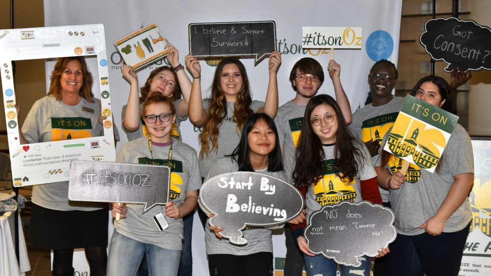 Title IX Coordinator Lisa Evaneski and students at an It's On Oz event promote the importance of consent