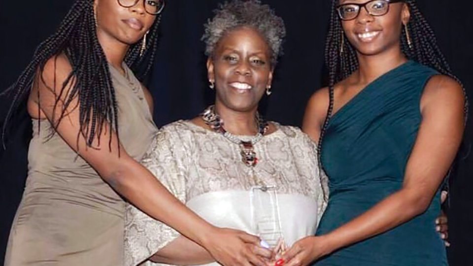 Campbell twins accept Harlem Fashion Week cultural groundbreakers award