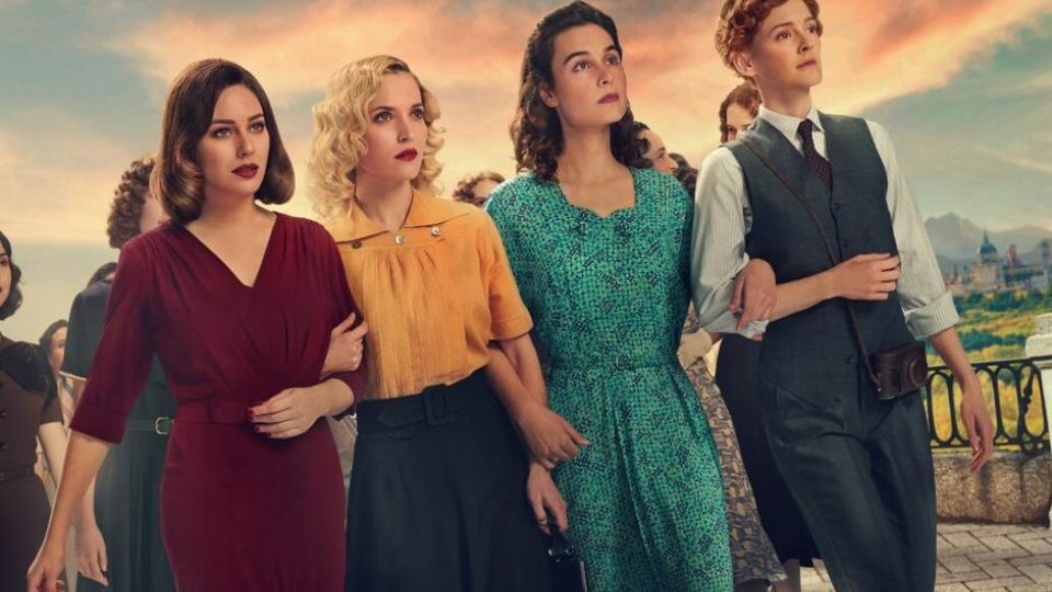 Promotion image for Las Chicas del Cable showing four women