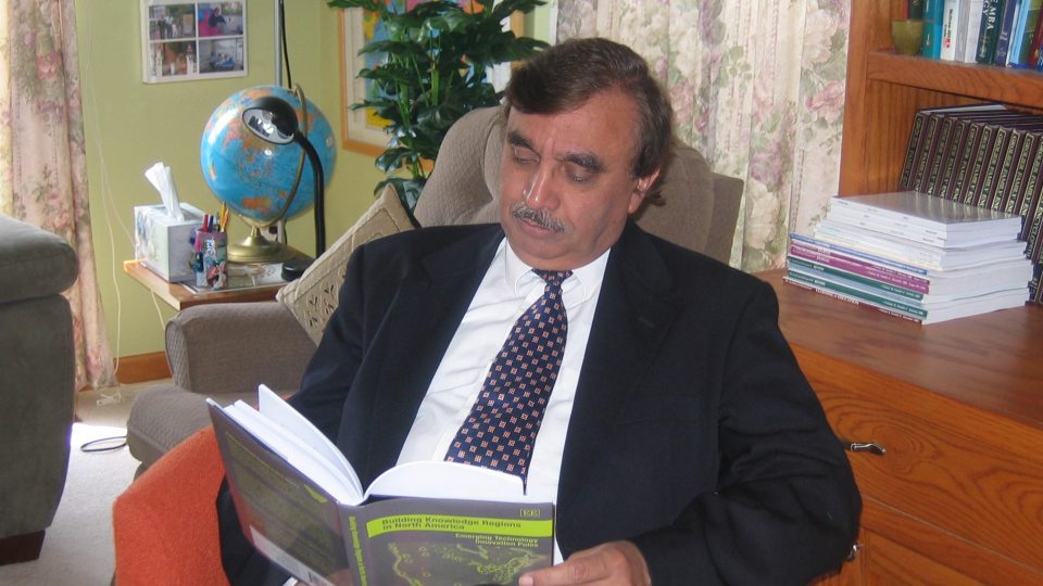 Sarfraz Mian reading one of his books