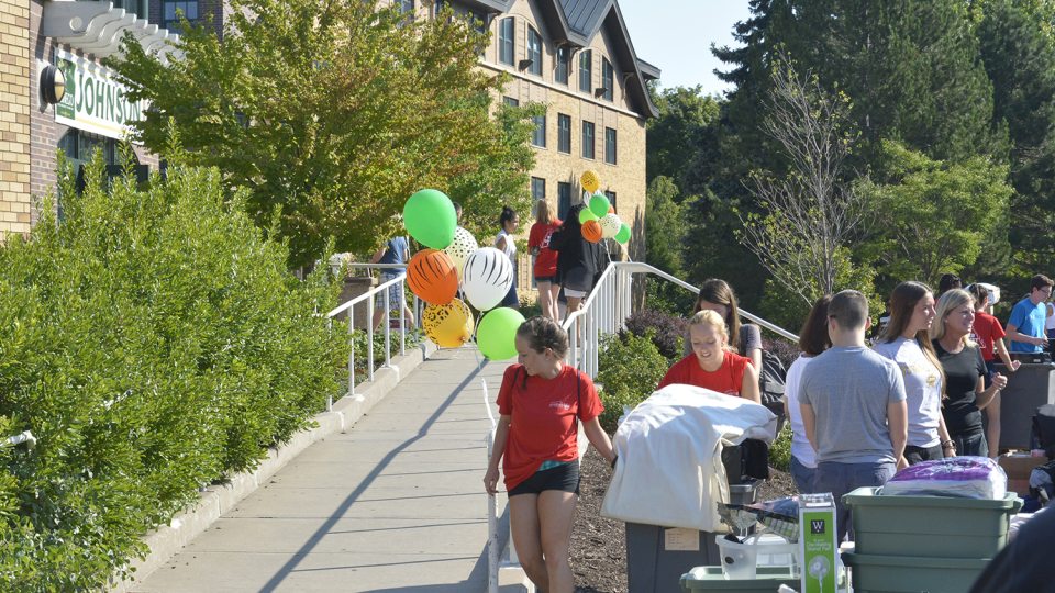 Red Carpet Crew help students move into Johnson Hall