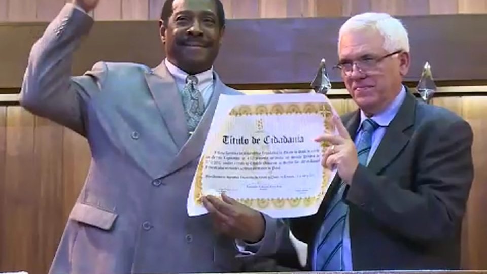 Al Frederick receives award