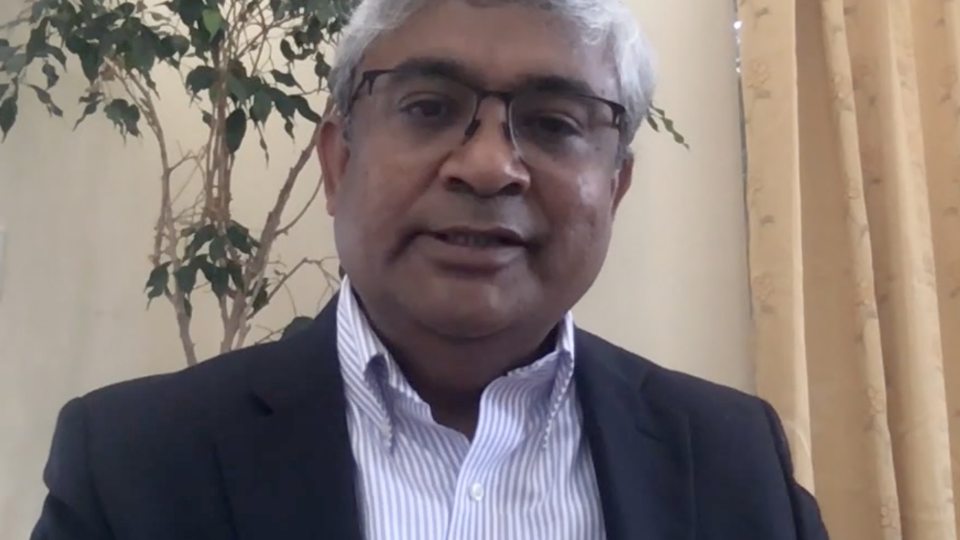 Prabakar Kothandaraman, dean of the School of Business, welcomes participants to the Innovation Challenge