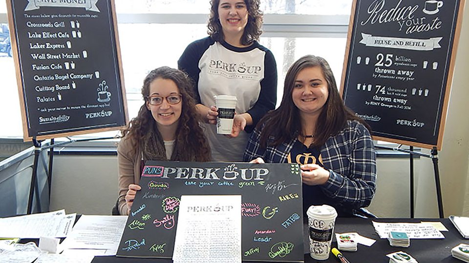 Students promote sustainable drinking vessels