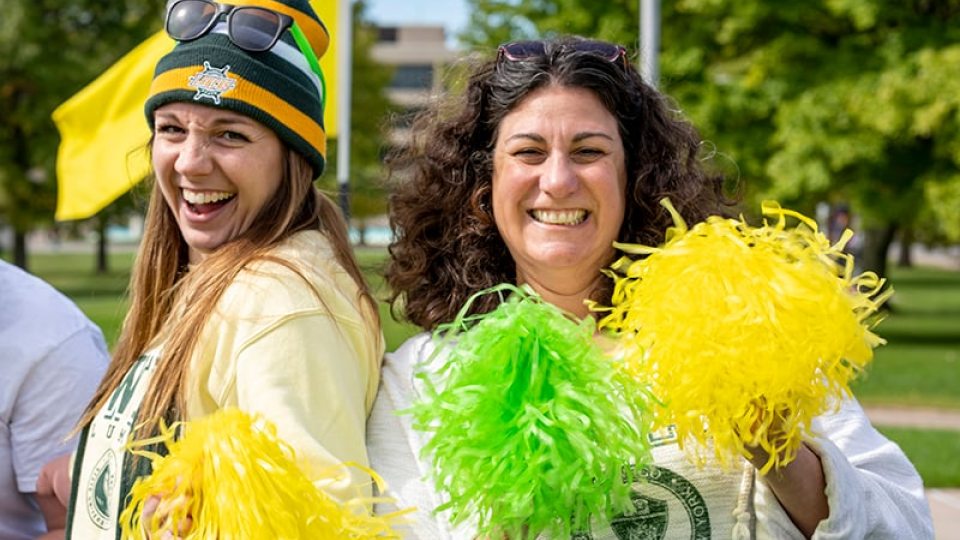 Student, faculty, staff and alumni show their pride on Green and Gold Day