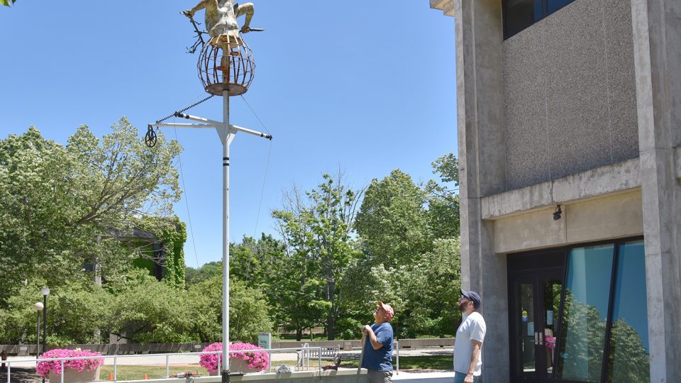 New birdhouse sculpture donated to college
