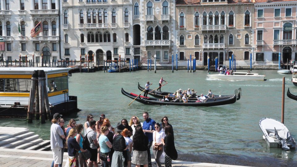 Ben Entner teaching a class in Venice