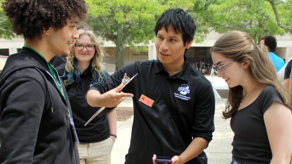 Alex Duran (center), Laker Leader orientation guide and first-generation students