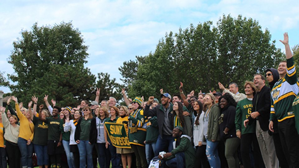Students, faculty, staff, alumni and administrators gather for the college's annual Green and Gold Day photo.