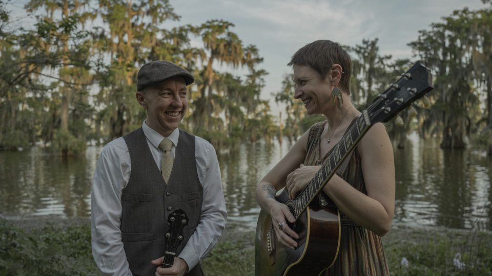 Folk duo Ordinary Elephant