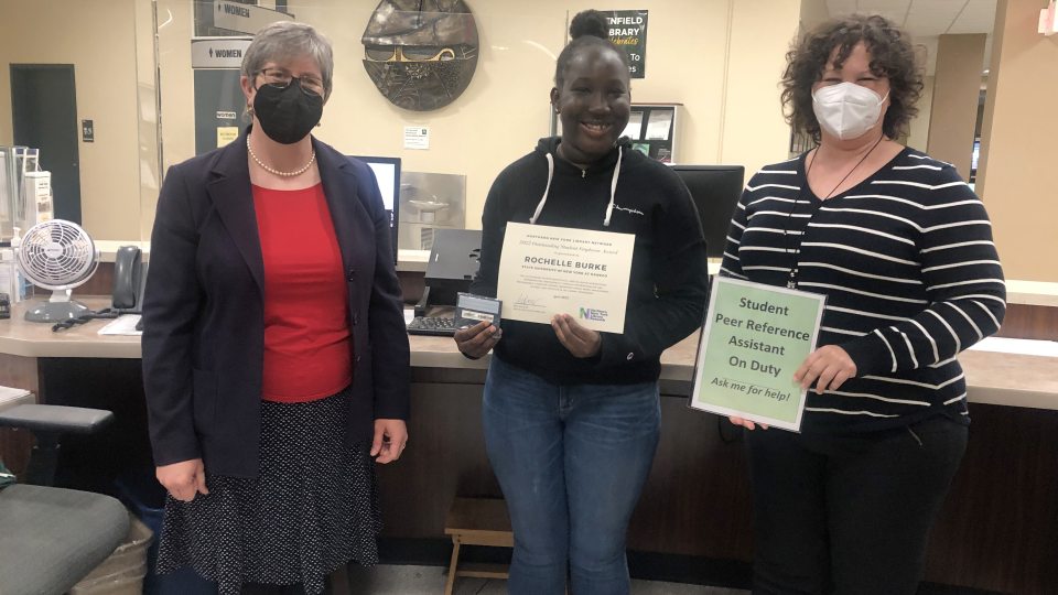 Rochelle Burke congratulated by librarians for award