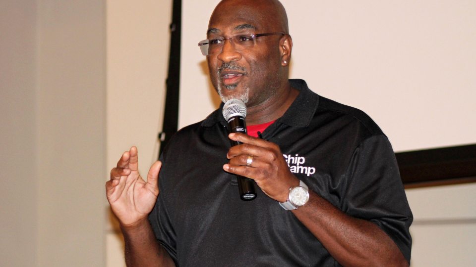Dr. Robert Simmons of Micron delivers a keynote at the SUNY Oswego Technology Fall Conference