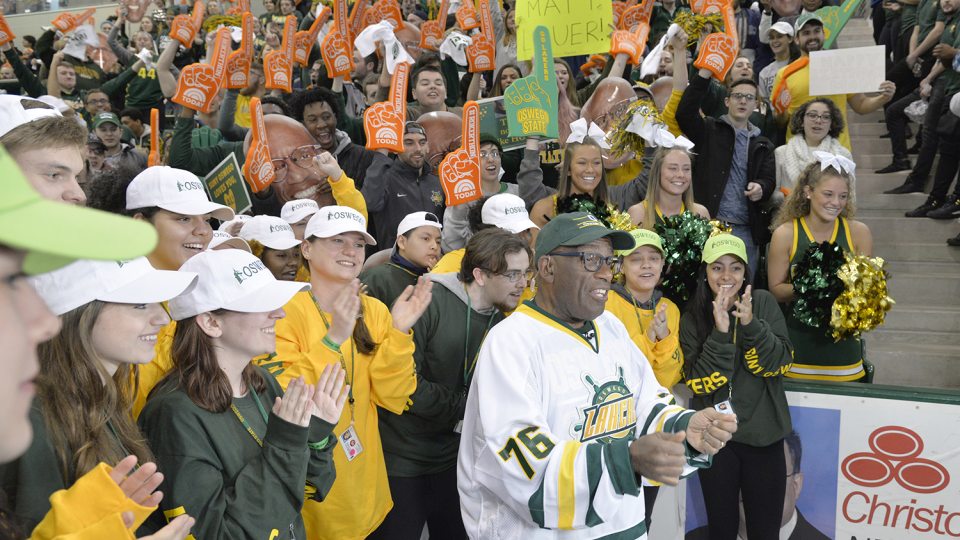 Al Roker and the Oswego family celebrating a world record