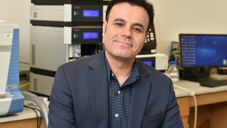 Vadoud Niri was honored for his mentorship of student researchers