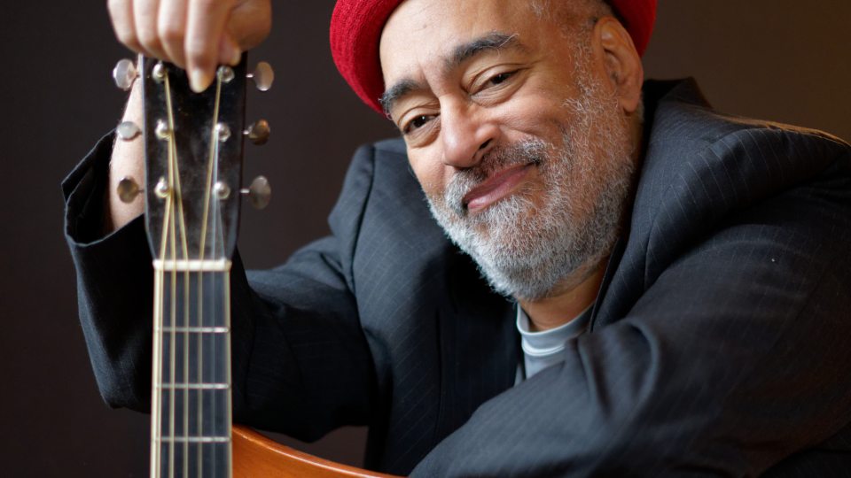 Vance Gilbert, an award-winning singer-songwriter, will come to the SUNY Oswego campus for a live recording of his podcast and speak to classes during a visit to the Port City in late February.