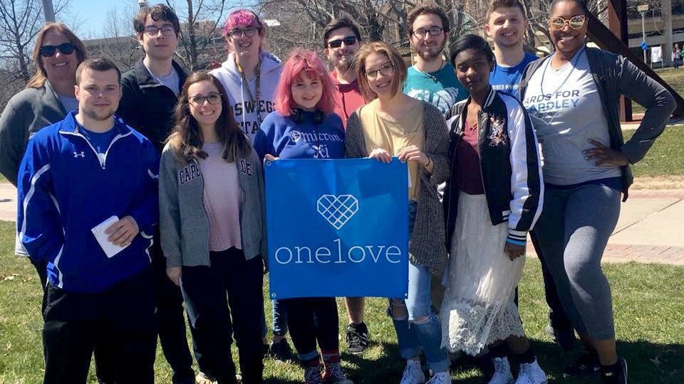 Faculty and students gather for Yards for Yeardley walk to remember and walk to prevent relationship violence