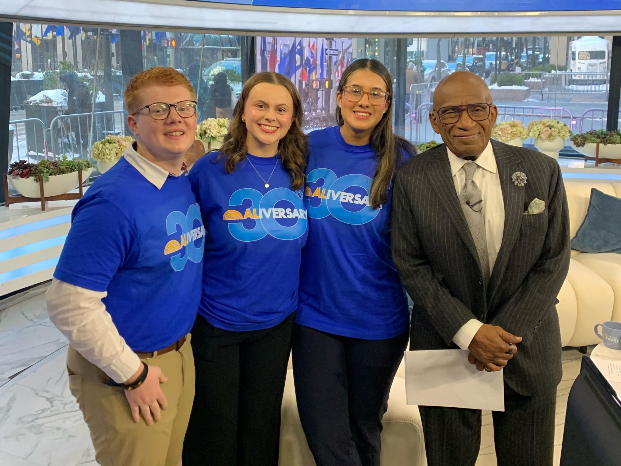 Al Roker poses with three SUNY Oswego alumni who took his class