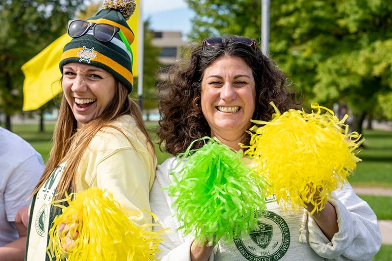 Student, faculty, staff and alumni show their pride on Green and Gold Day