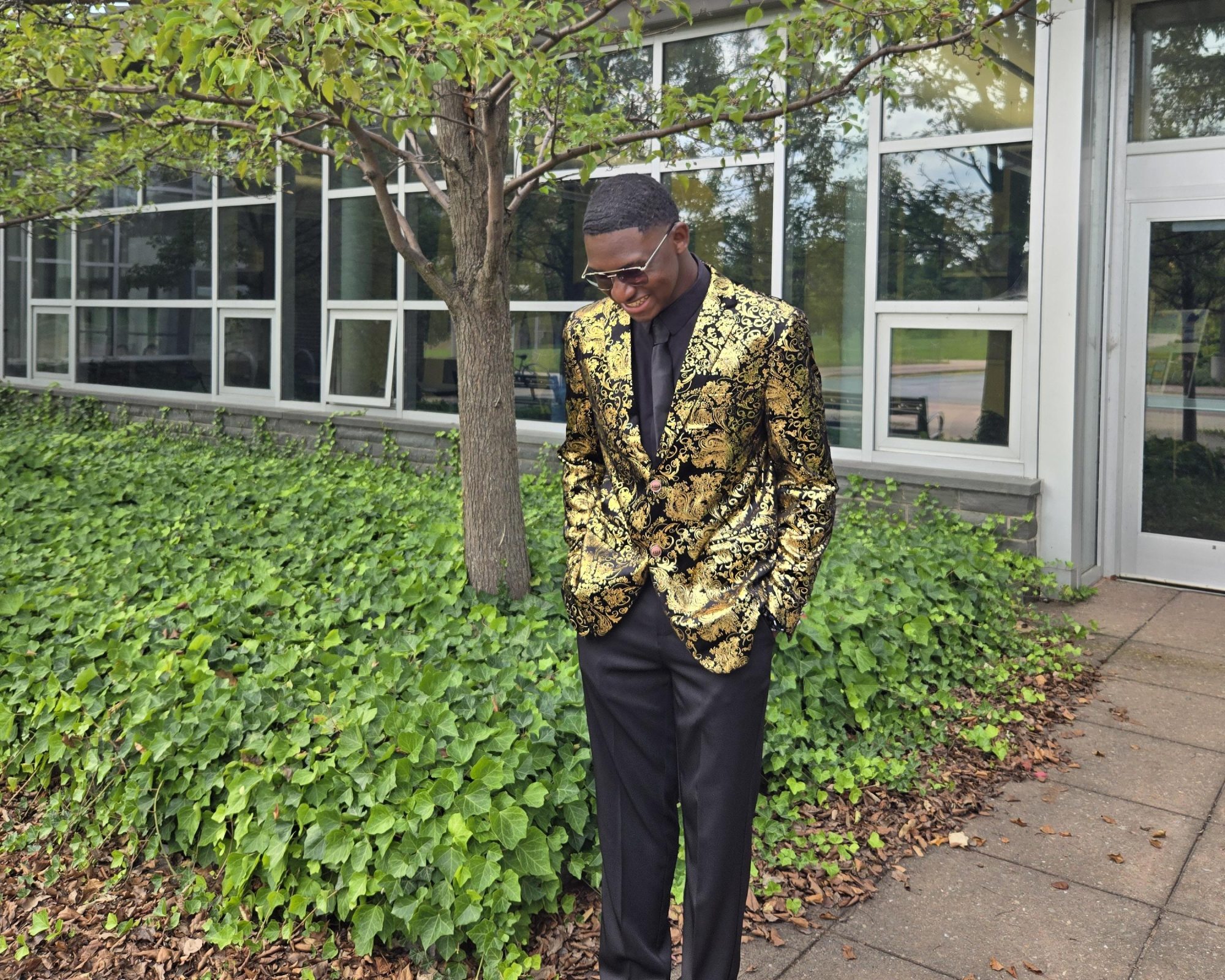 The Oswego Alumni Association is proud to announce international student Jamal Akin-Tukur as the recipient of the 2026 Outstanding Senior Award.