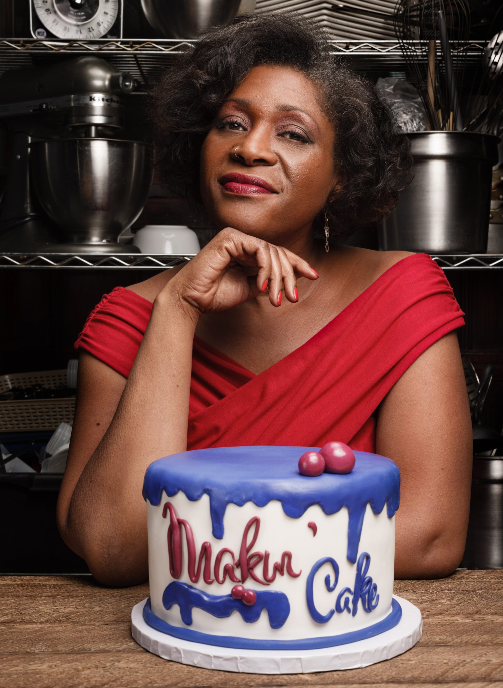 In her one-woman show, “Makin’ Cake,” Dasha Kelly Hamilton slices into American history exploring race, culture and class with aha-moments and poignant vignettes, digital media and a supporting cast of two on-stage bakers.