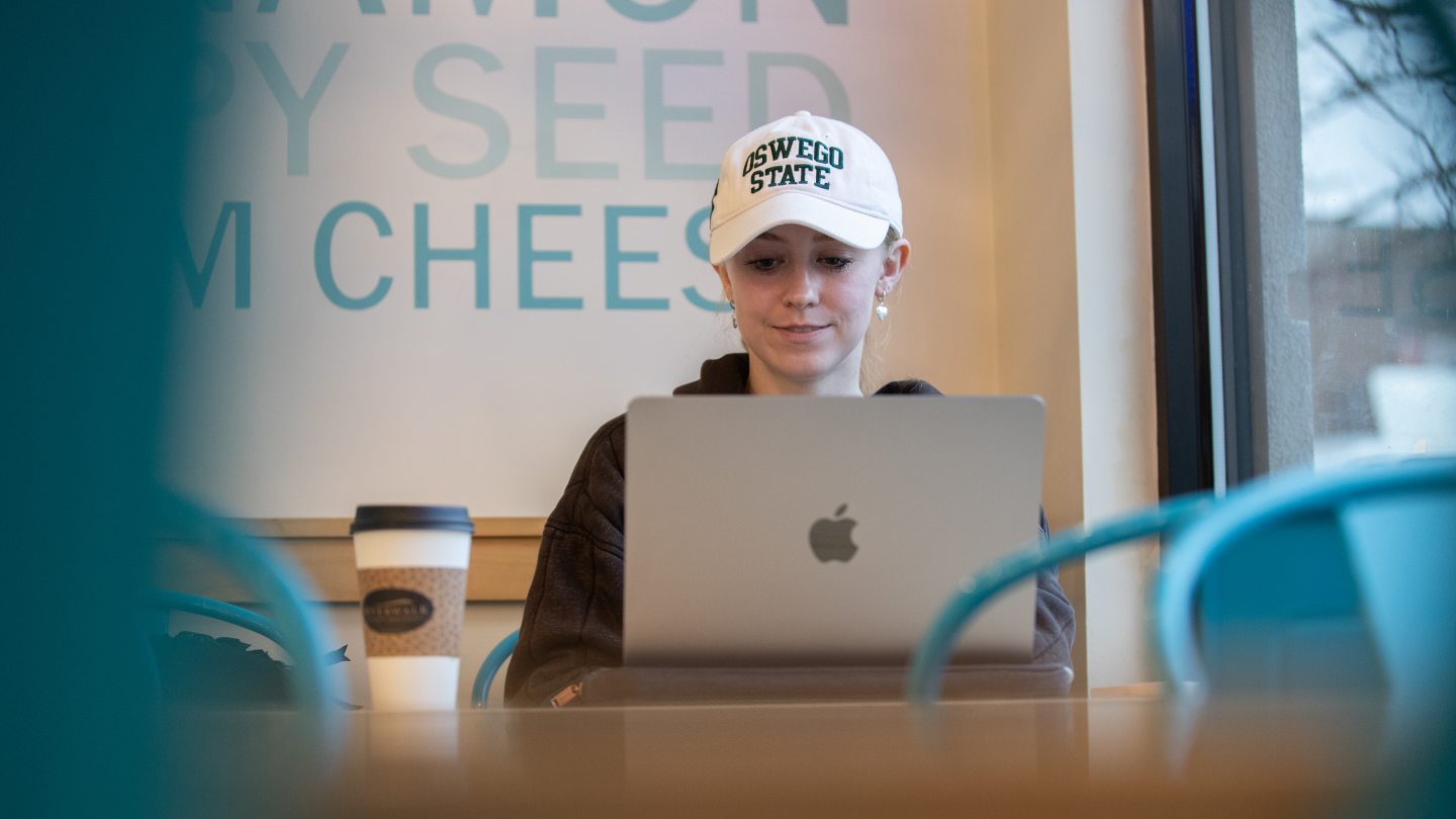 headshot of Anna Demer