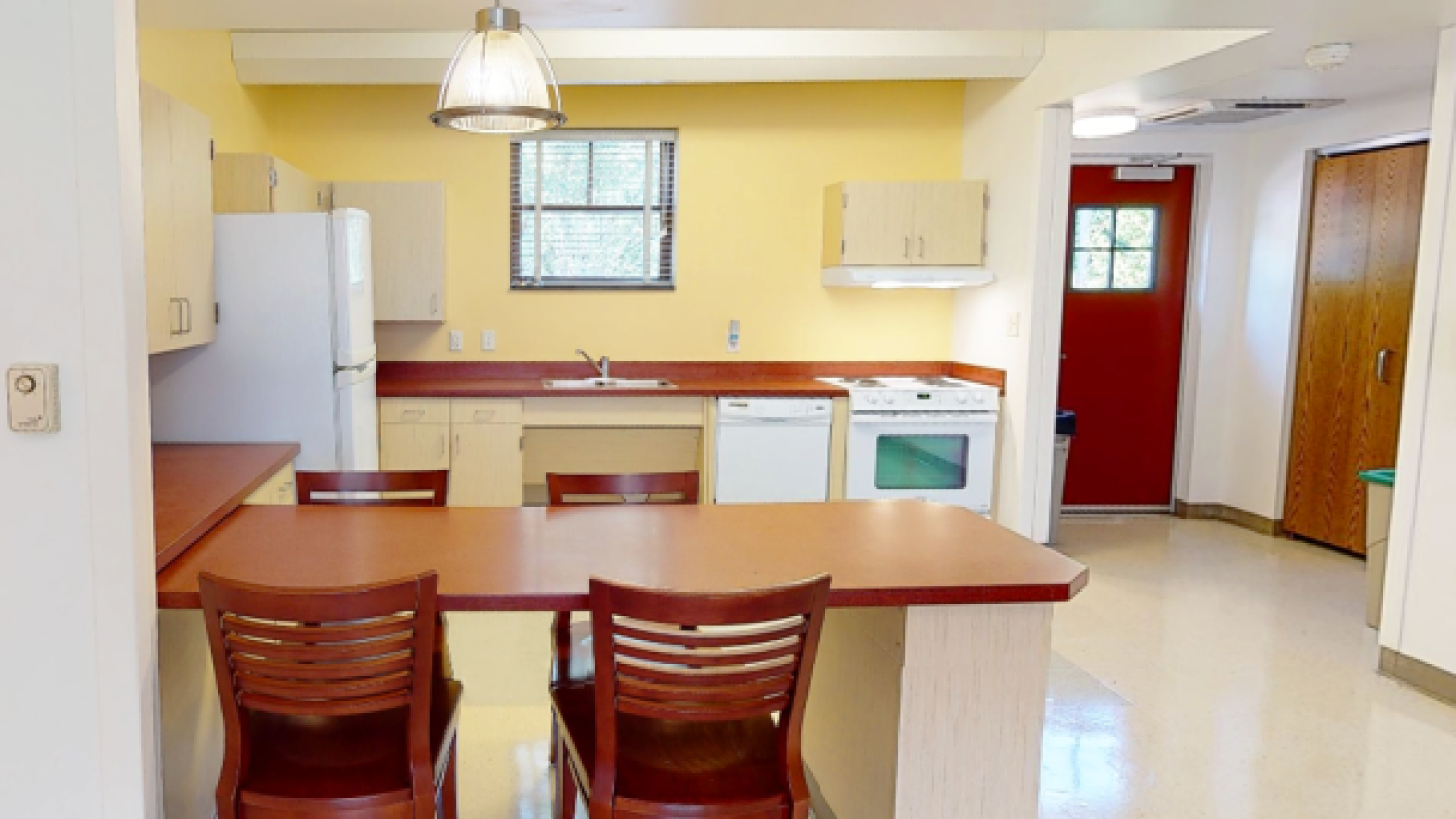 Kitchen & Dining Area