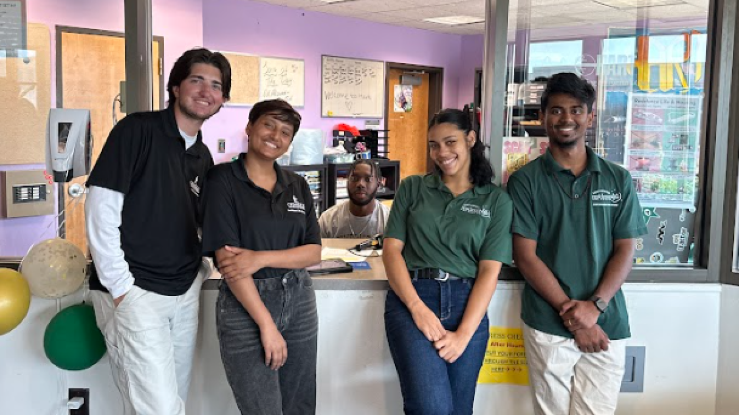 Resident Assistants ready to help students on the move in day.