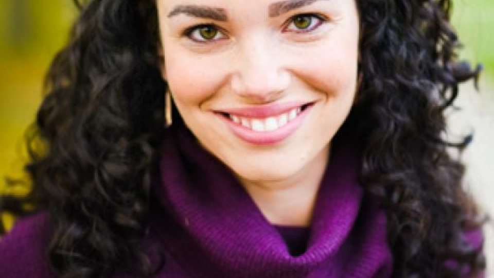 headshot of Leigh Viscomi
