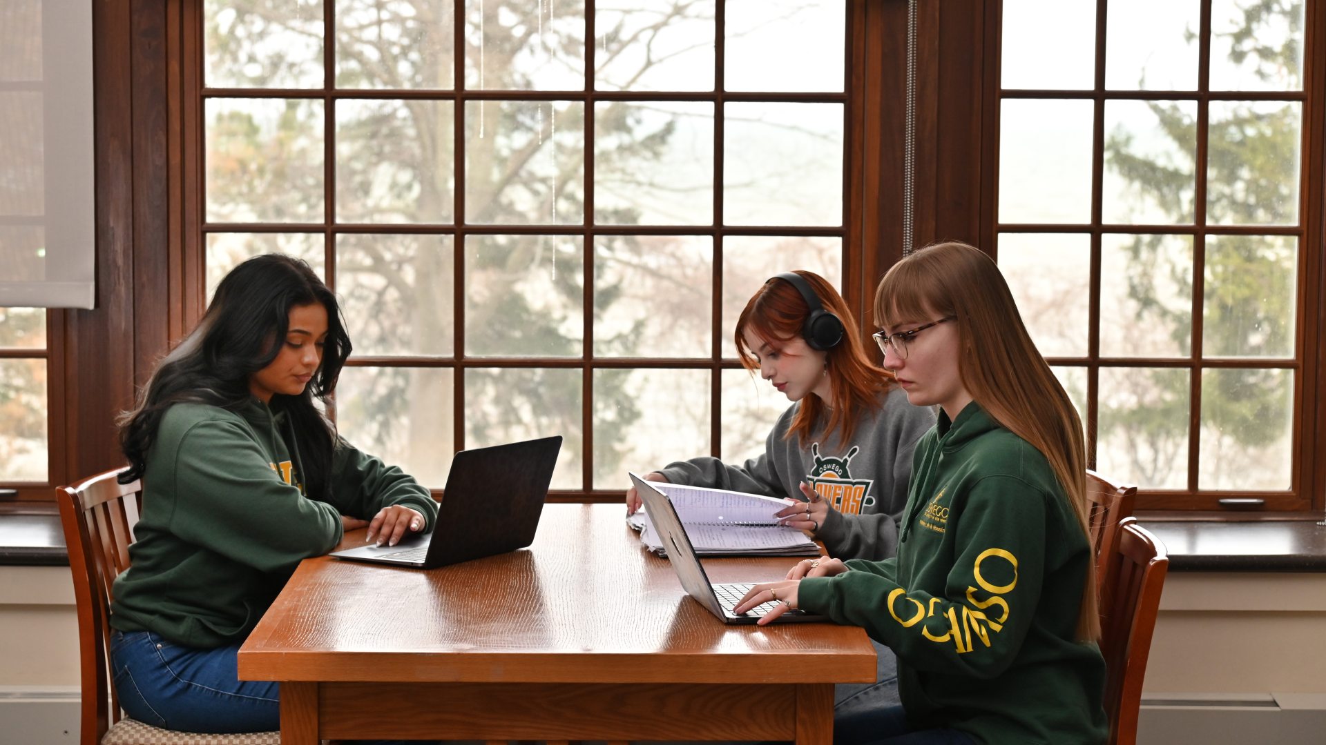 Students studying in Riggs hall