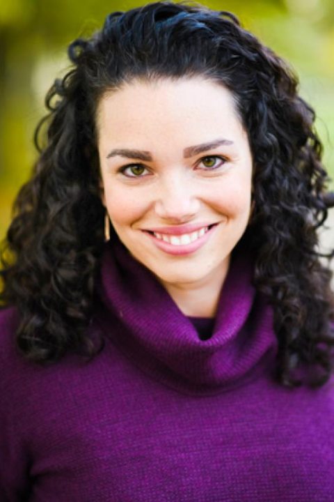 headshot of Leigh Viscomi