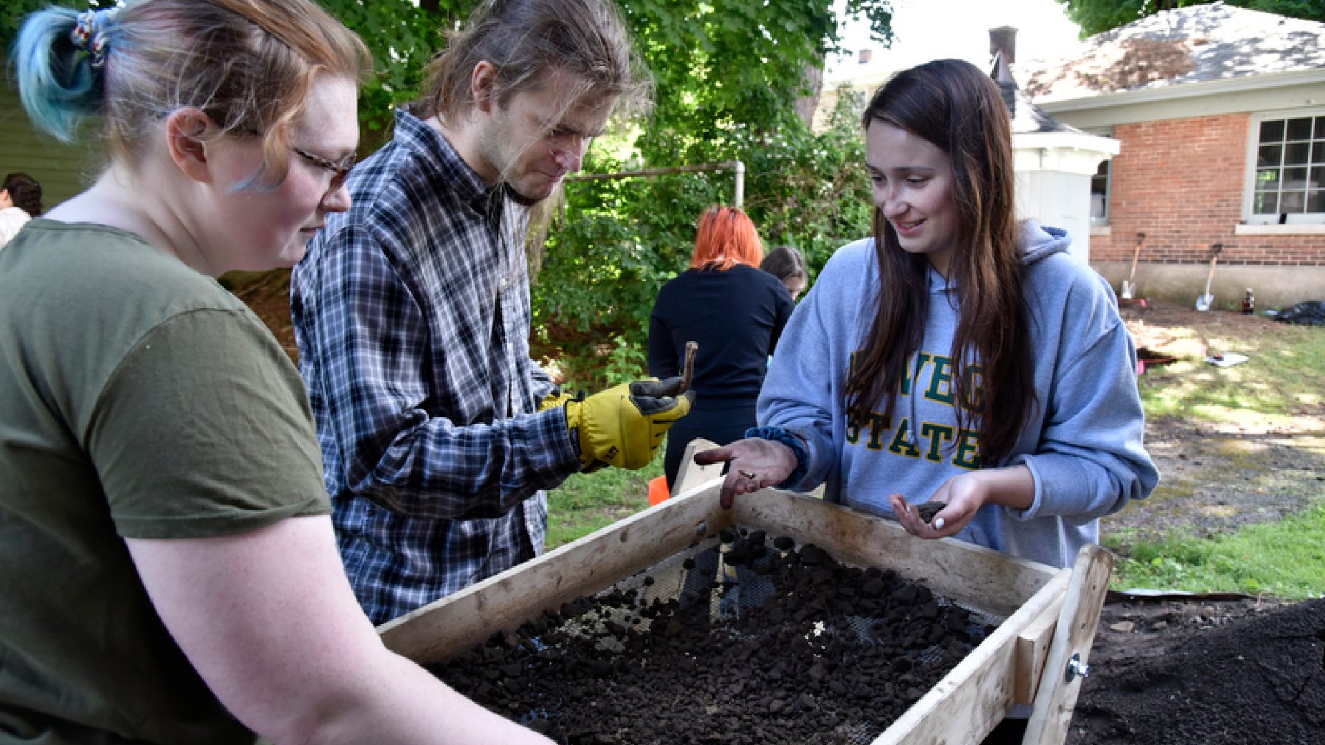 SUNY Oswego students working in the field 