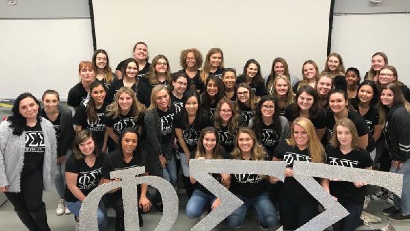 Members of the Phi Sigma Sigma Sorority 