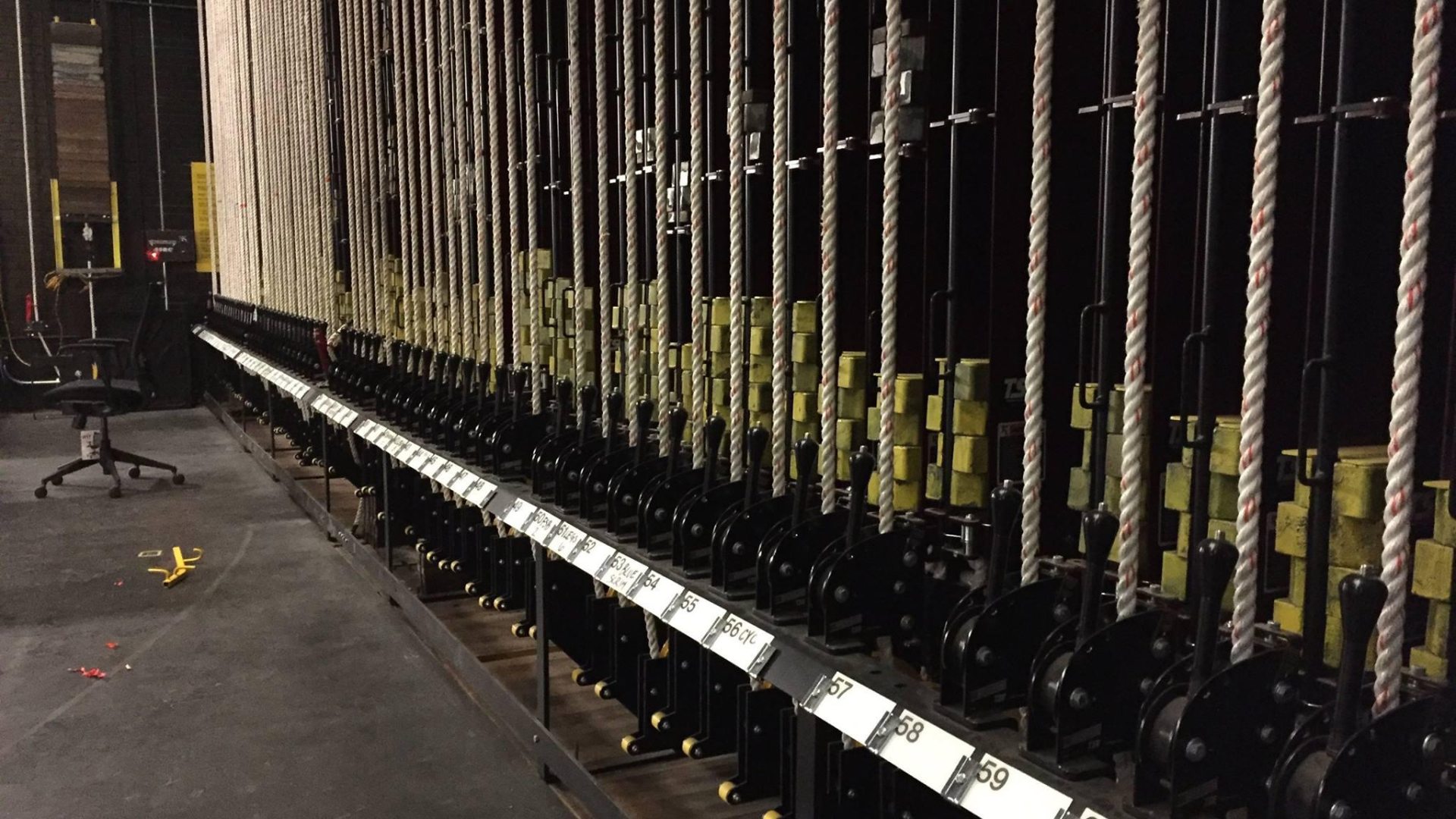 image side view of rigging machine to move equipment