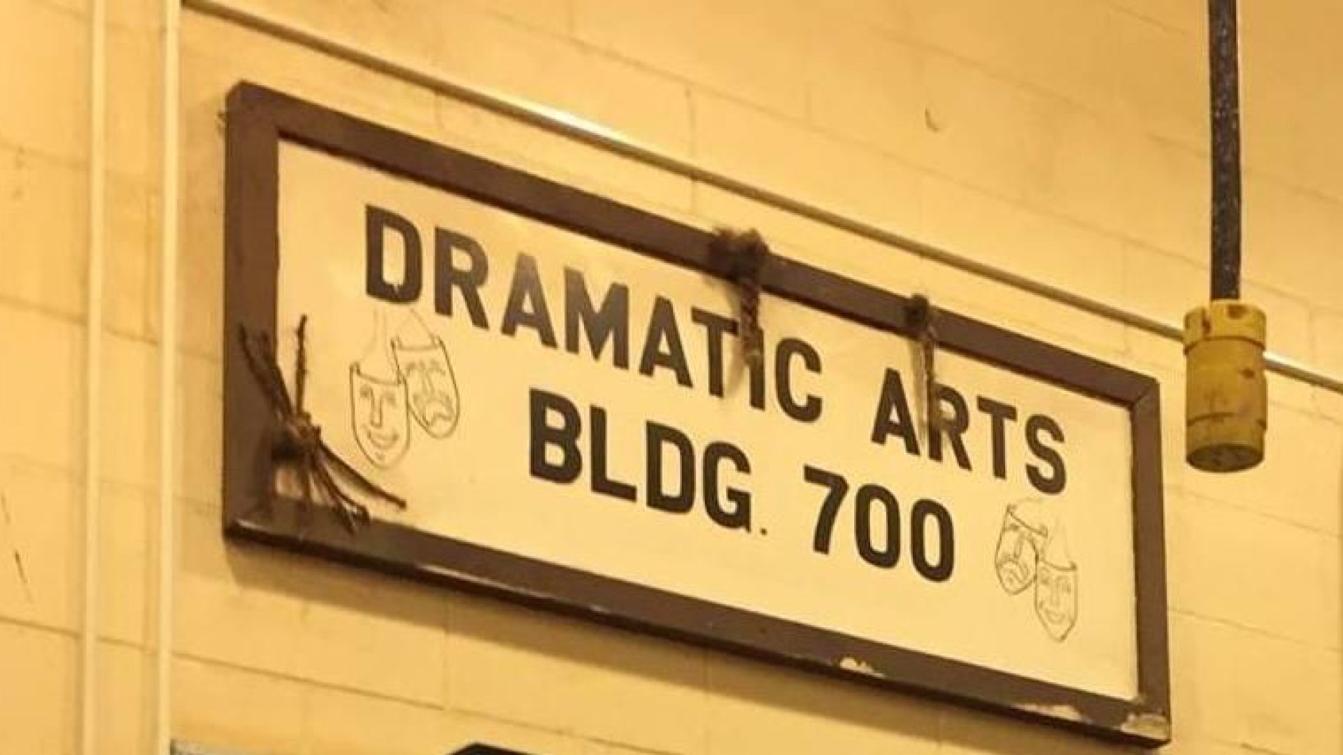 Dramatic arts building 700